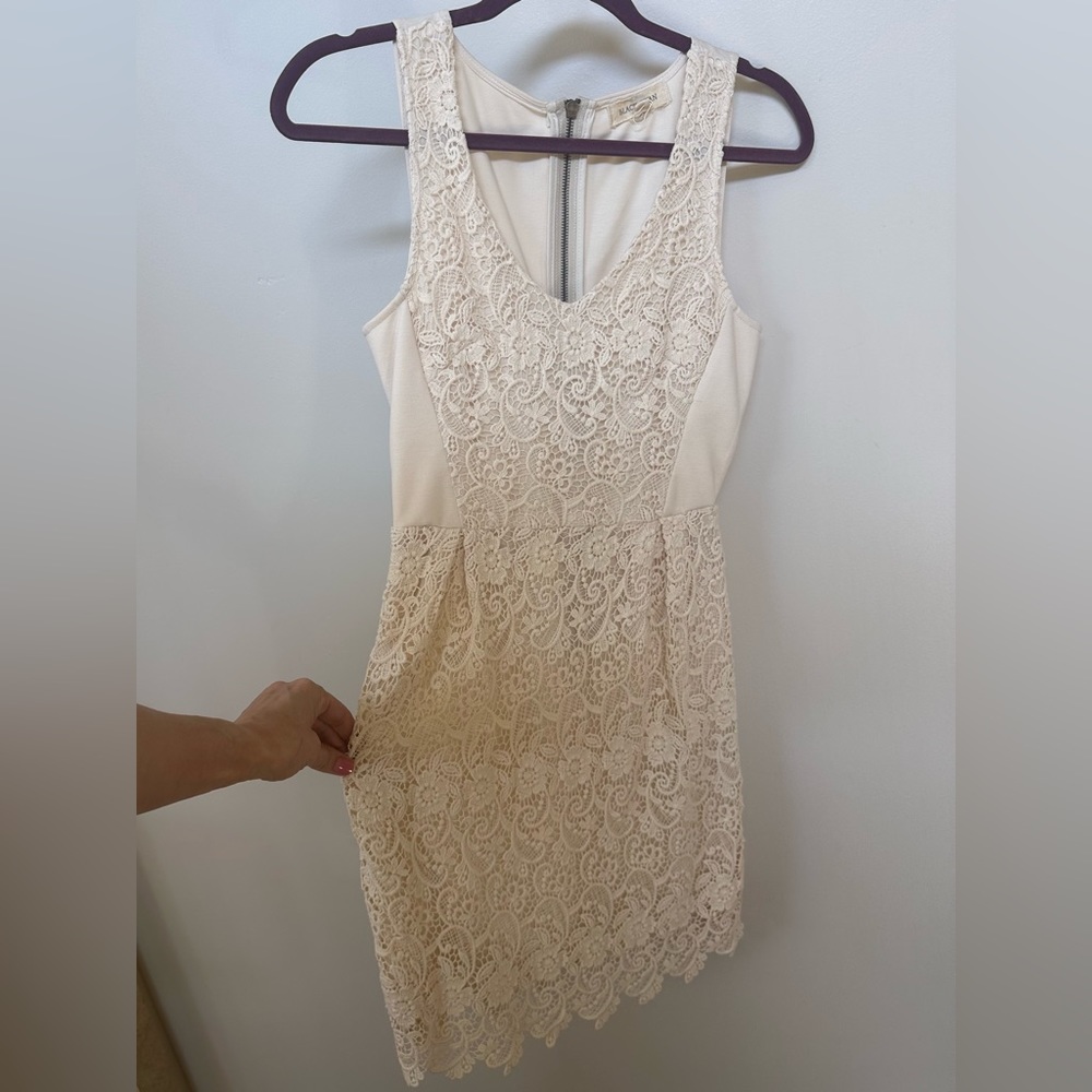 Ivory white lace dress size XS, worn once. Great for bachelorette/wedding